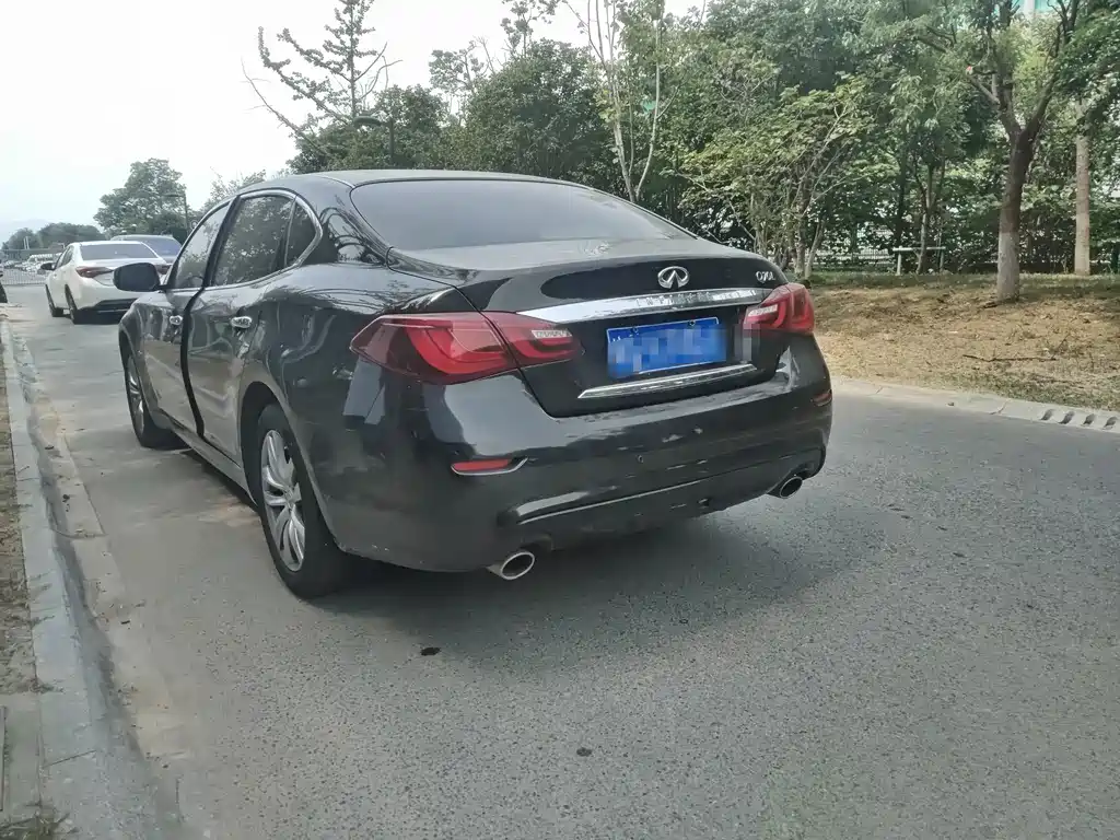 Infiniti Q70 — миниатюра 5