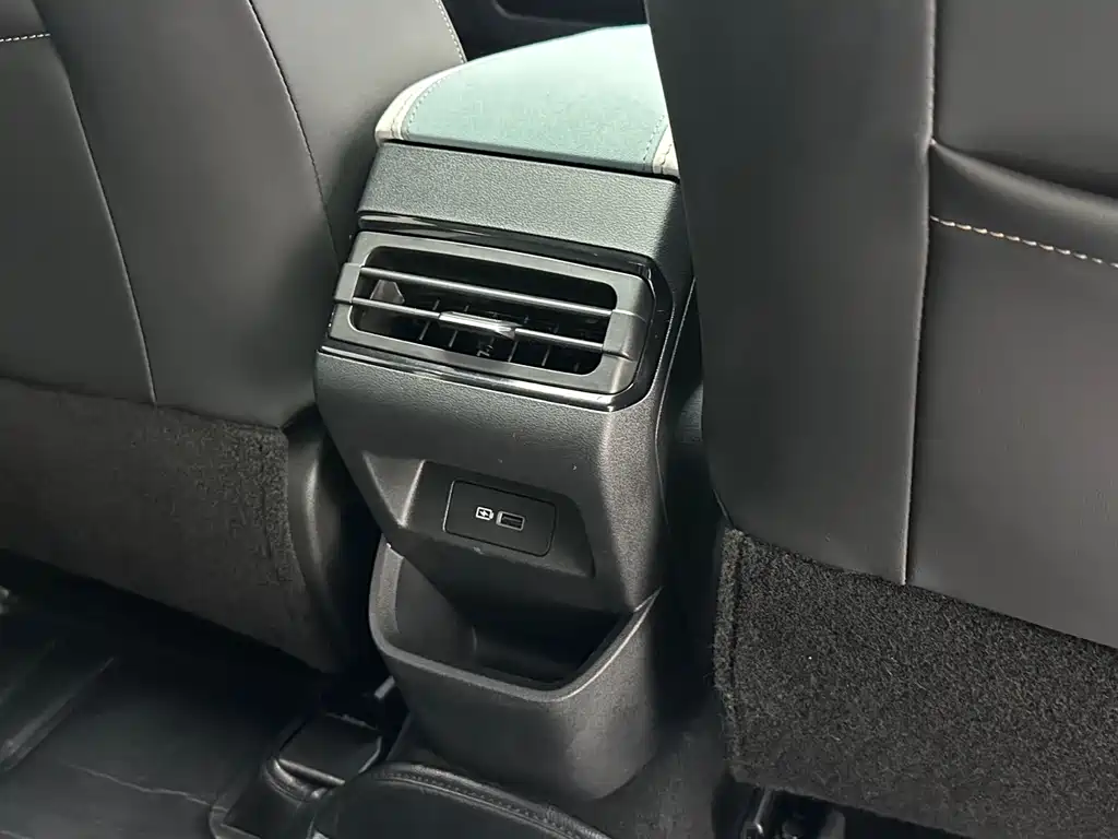 Geely Emgrand S - фото 13