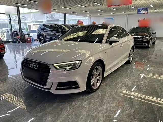 AUDI  A3 2018