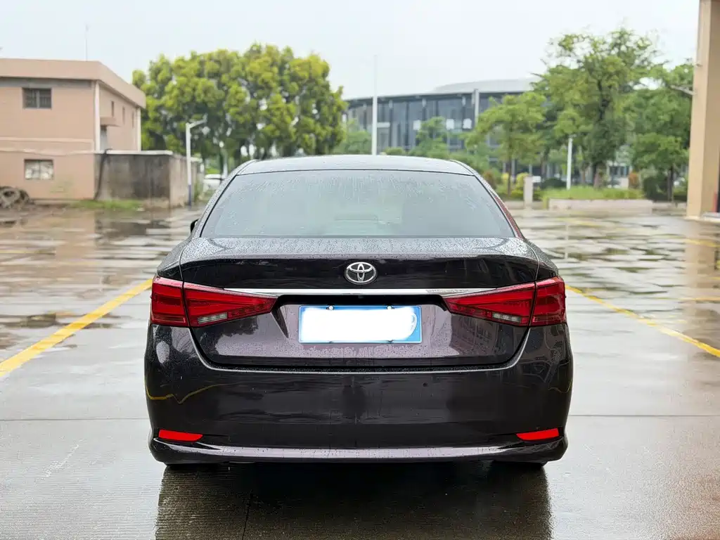 Toyota Crown — миниатюра 5