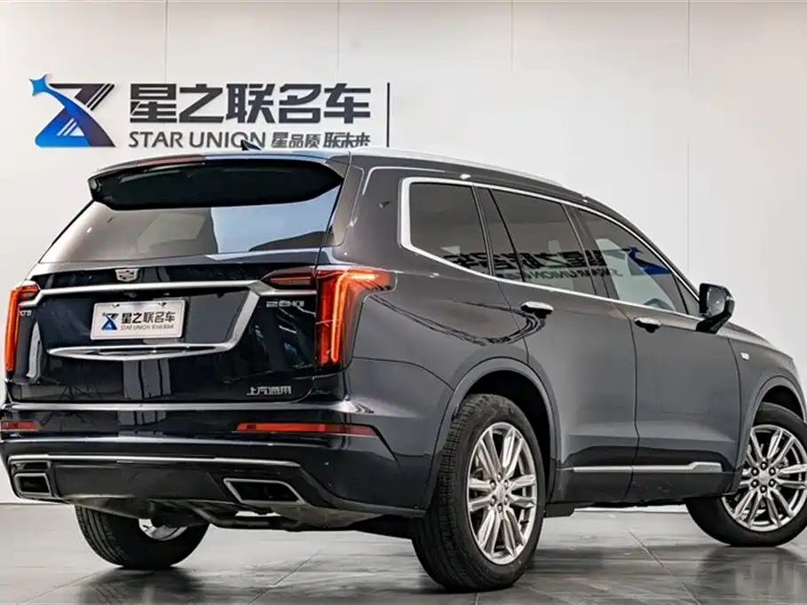 CADILLAC XT6