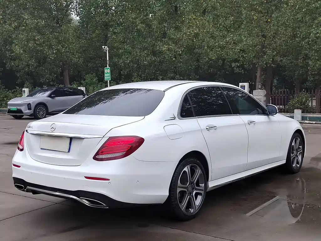 Mercedes-Benz E-Class — миниатюра 4