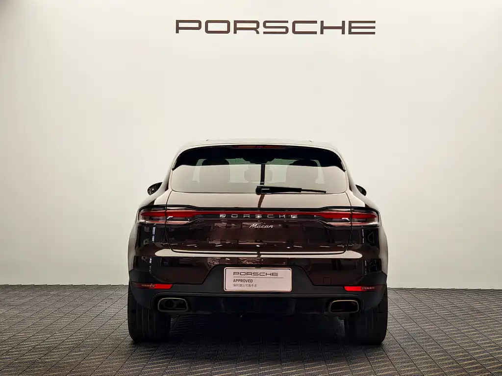 PORSCHE MACAN
