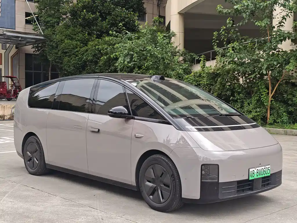 Li Auto MEGA 2024 Ultra