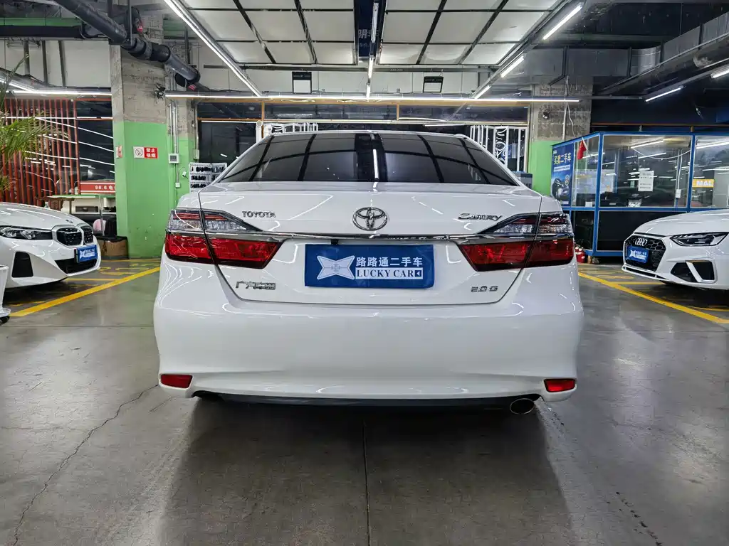 Toyota Camry — миниатюра 5