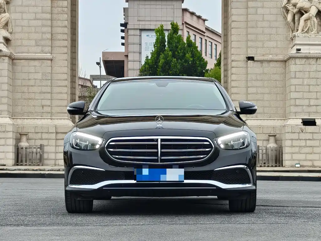 Mercedes-Benz E-Class — миниатюра 2