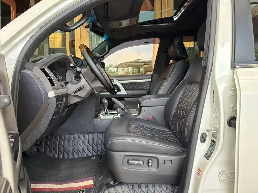 Toyota Land Cruiser 2018 5.7L GX-R