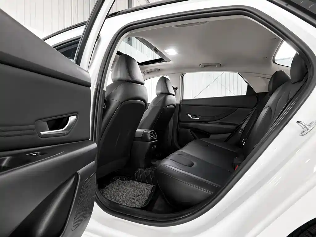 Hyundai Elantra — миниатюра 18