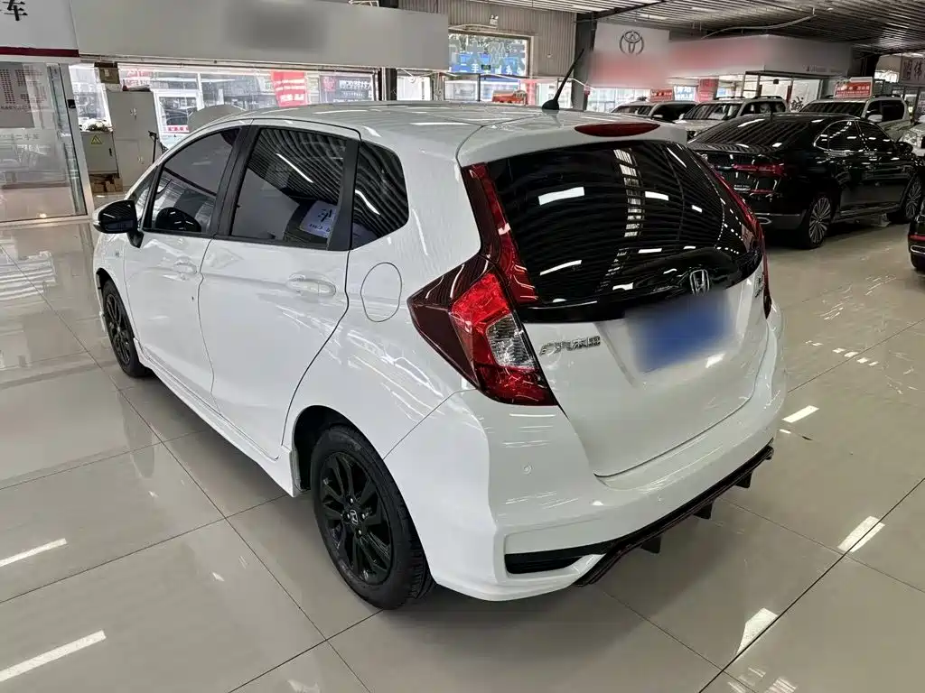 Honda Fit — миниатюра 5
