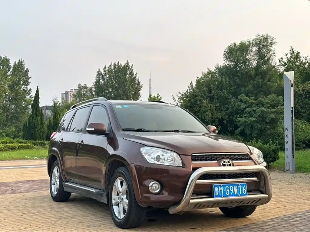 Toyota RAV4 — миниатюра 3