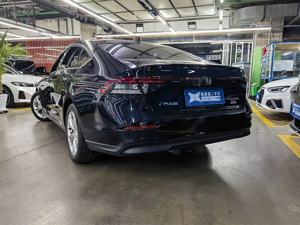 Honda Accord — миниатюра 6