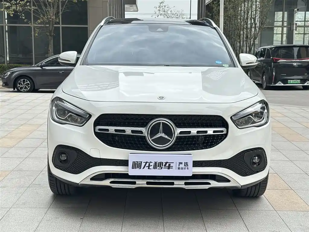 MERCEDES-BENZ GLA