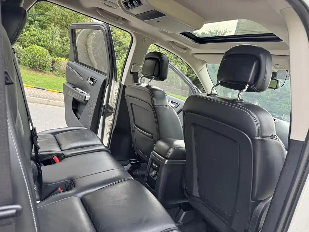 Dodge Journey — миниатюра 9