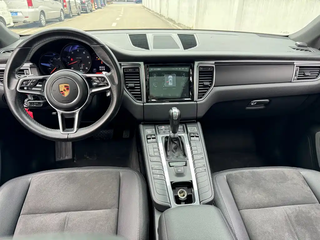 Porsche Macan — миниатюра 6