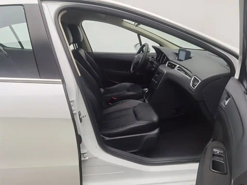 Peugeot 308 — миниатюра 23
