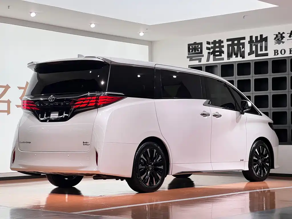 Toyota Alphard — миниатюра 7