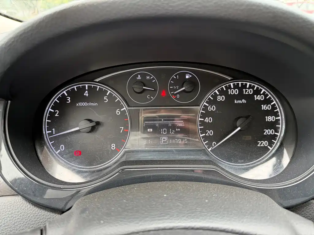 Nissan Tiida — миниатюра 13