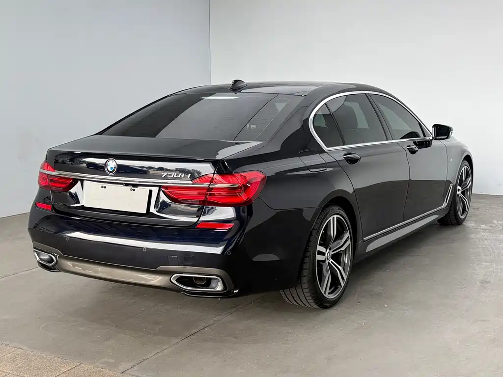 BMW 7 Series — миниатюра 4