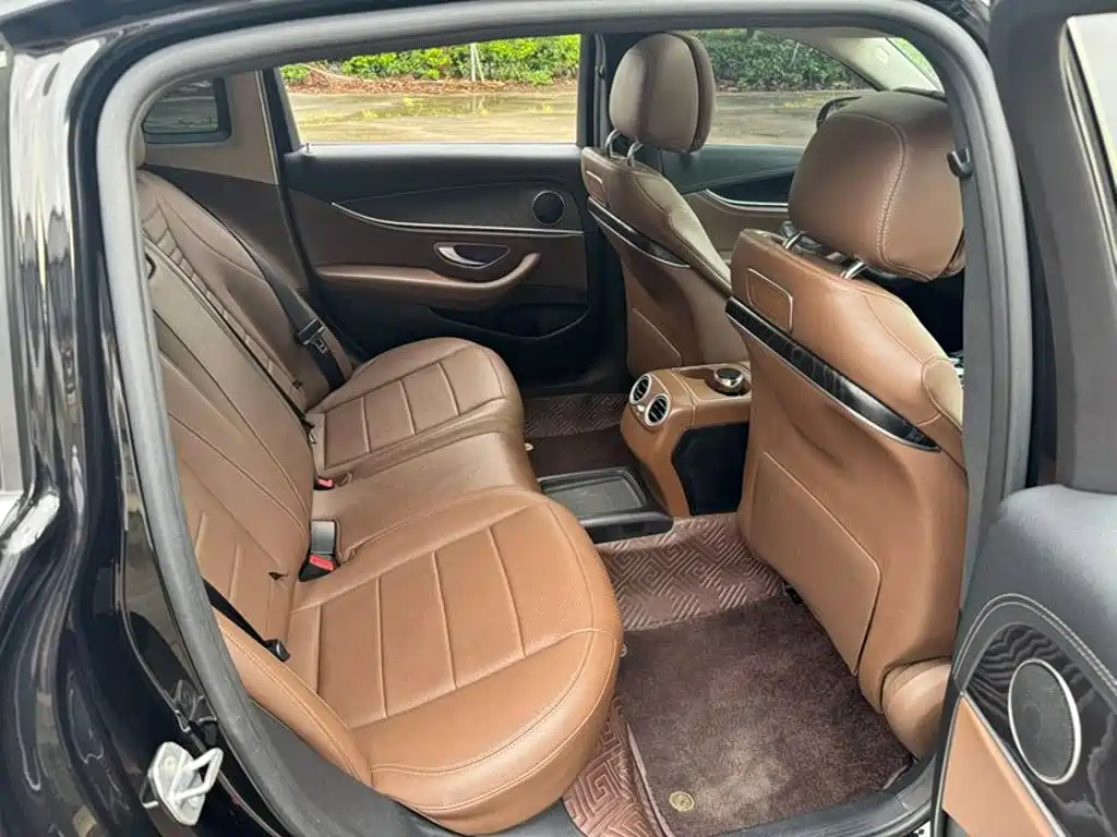 Mercedes-Benz E-Class — миниатюра 4