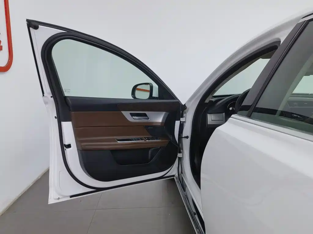 Jaguar XFL 2017 XFL 2.0T 200PS Luxury