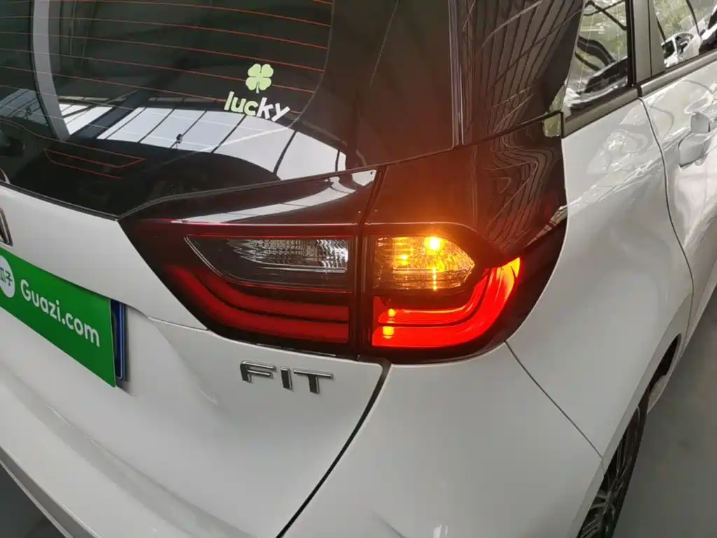 Honda Fit — миниатюра 8