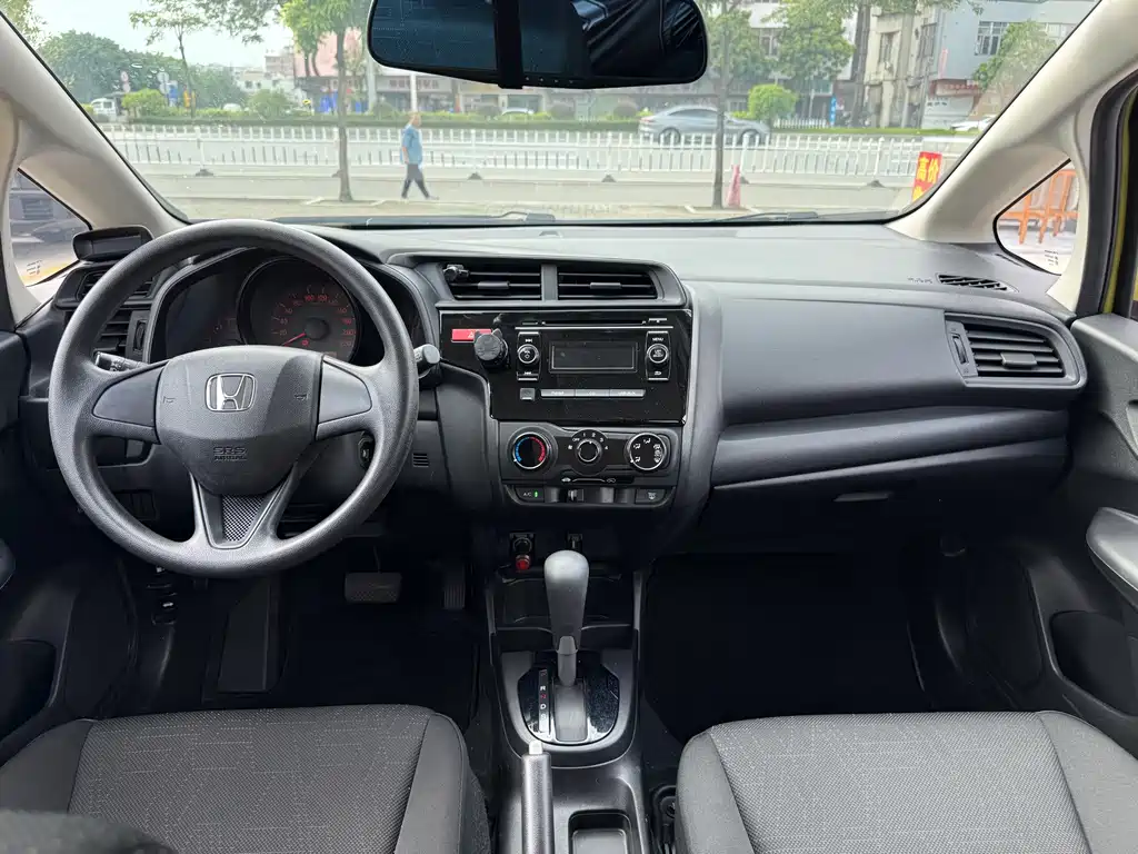Honda Fit — миниатюра 8