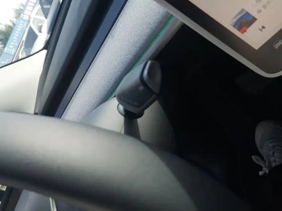 Tesla Model Y — миниатюра 16