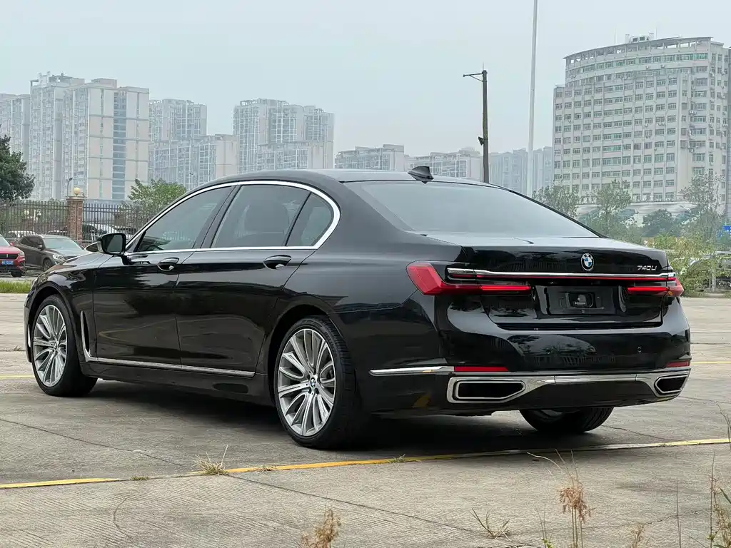 BMW 7 Series — миниатюра 7