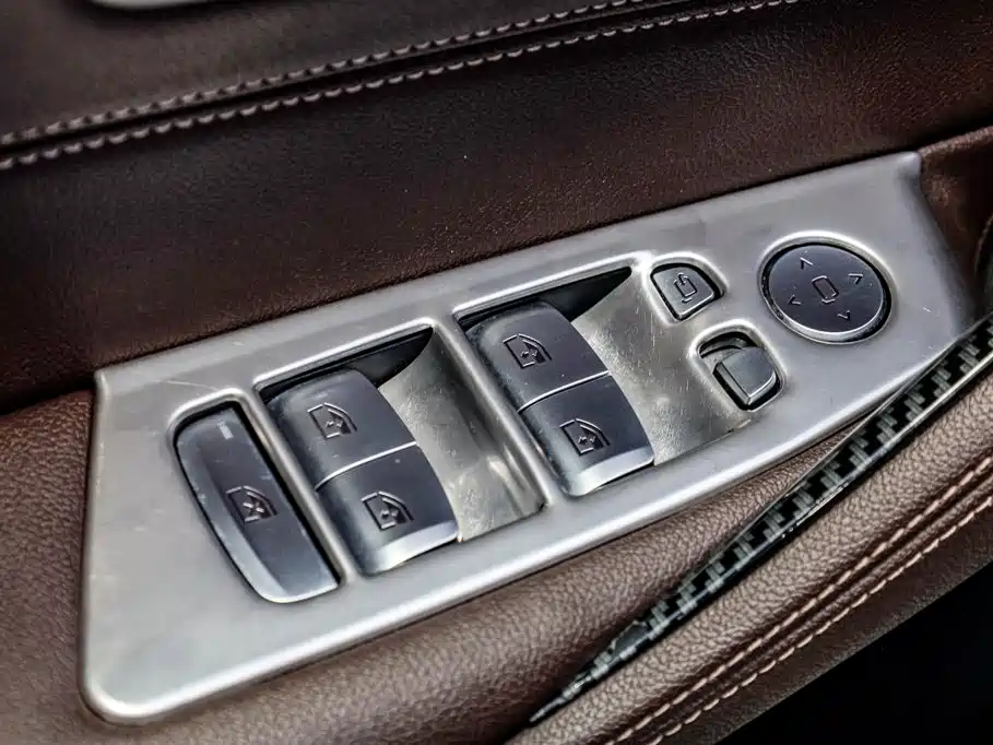 BMW 5 Series — миниатюра 12