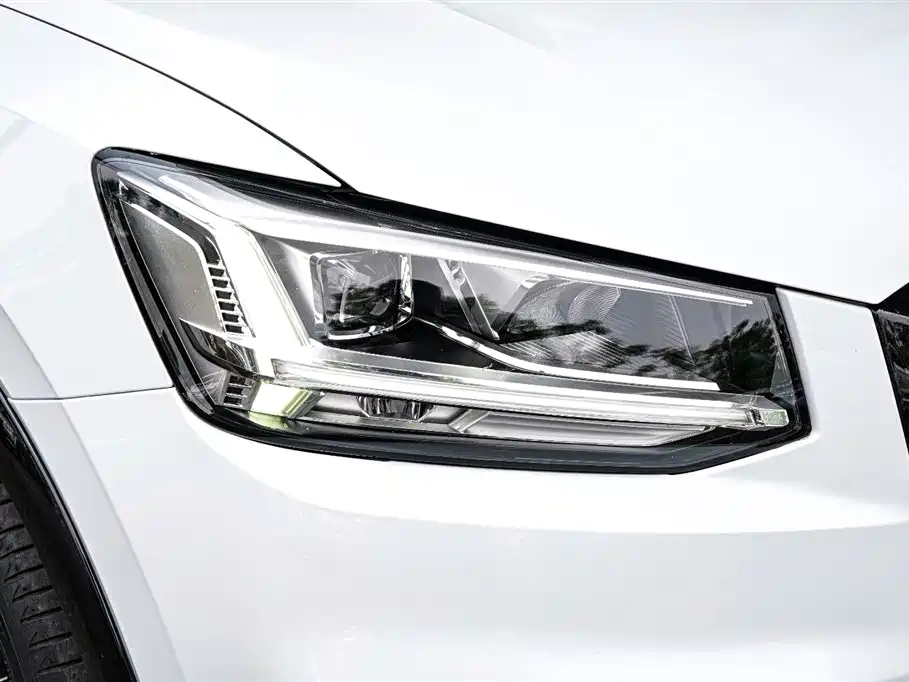 Audi Q2L - фото 19