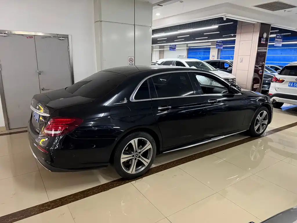 Mercedes-Benz E-Class — миниатюра 3