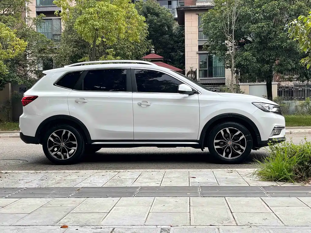 Roewe RX5 — миниатюра 3