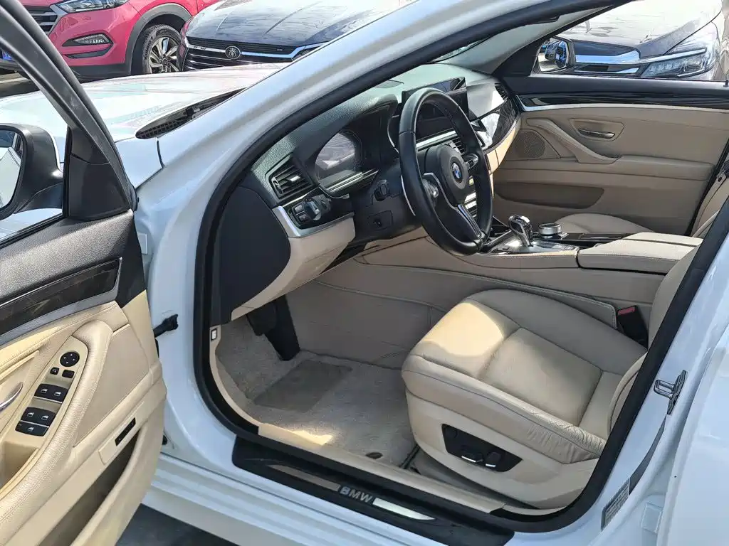 BMW 5 Series — миниатюра 9