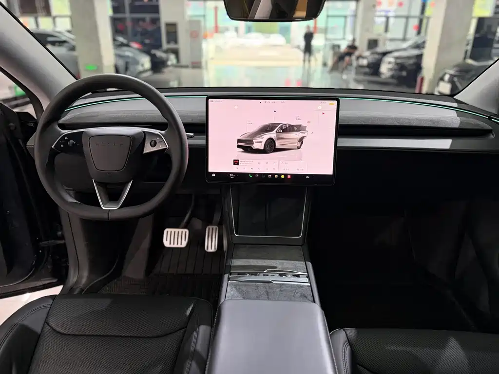 Tesla Model Y — миниатюра 9