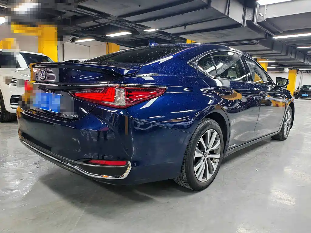 Lexus ES 2020 300h V