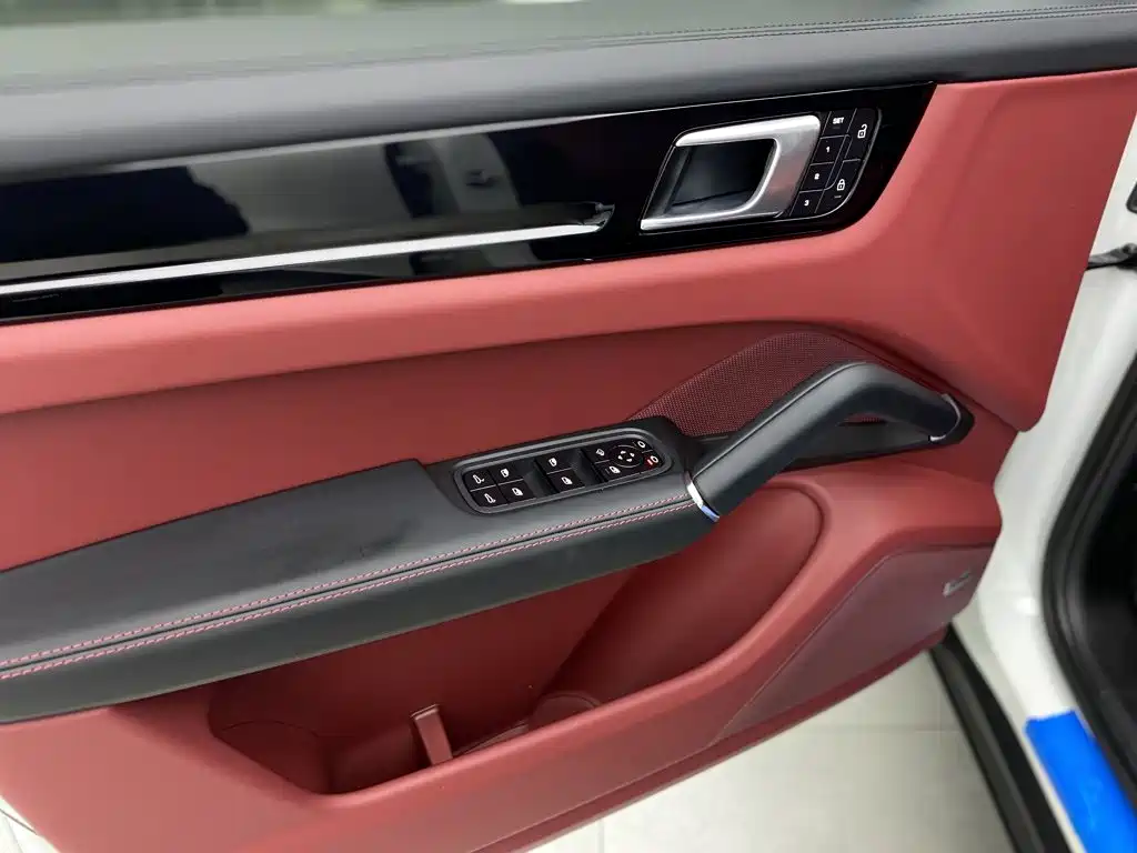 Porsche Cayenne — миниатюра 16