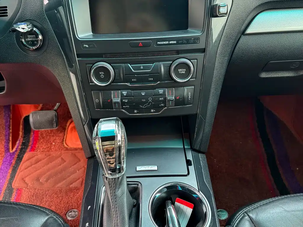 Ford Explorer (Import) — миниатюра 21