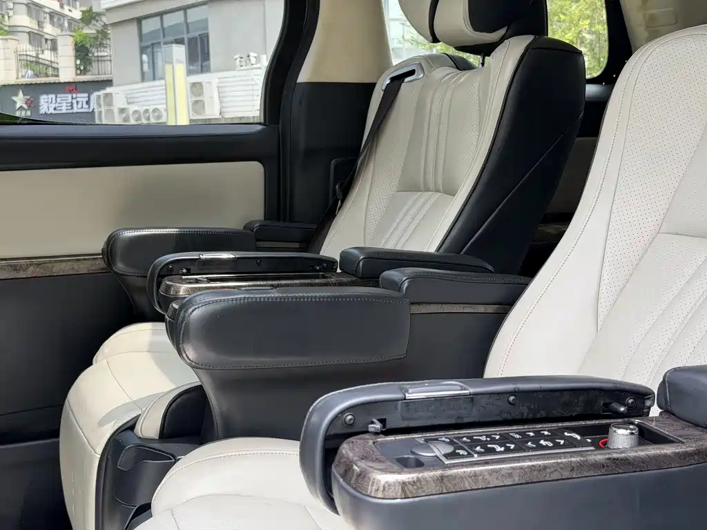Toyota Alphard 2012 3.5L Luxury