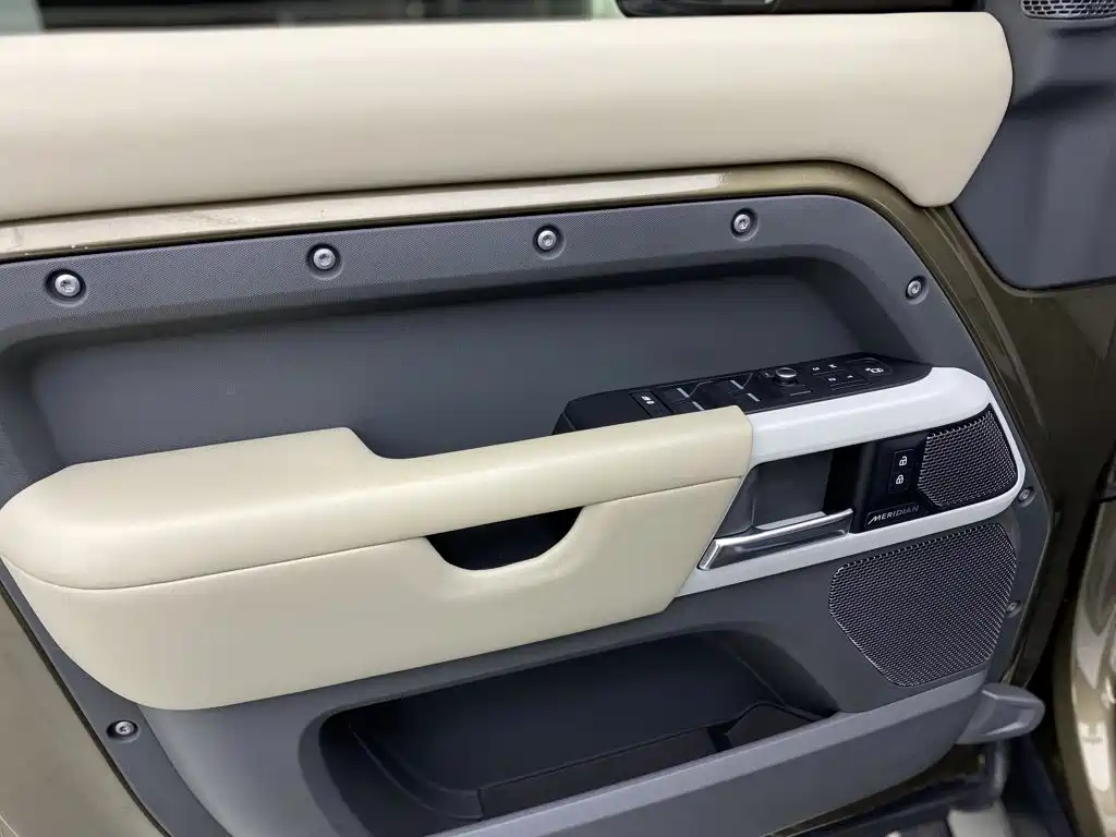 Land Rover Defender — миниатюра 14