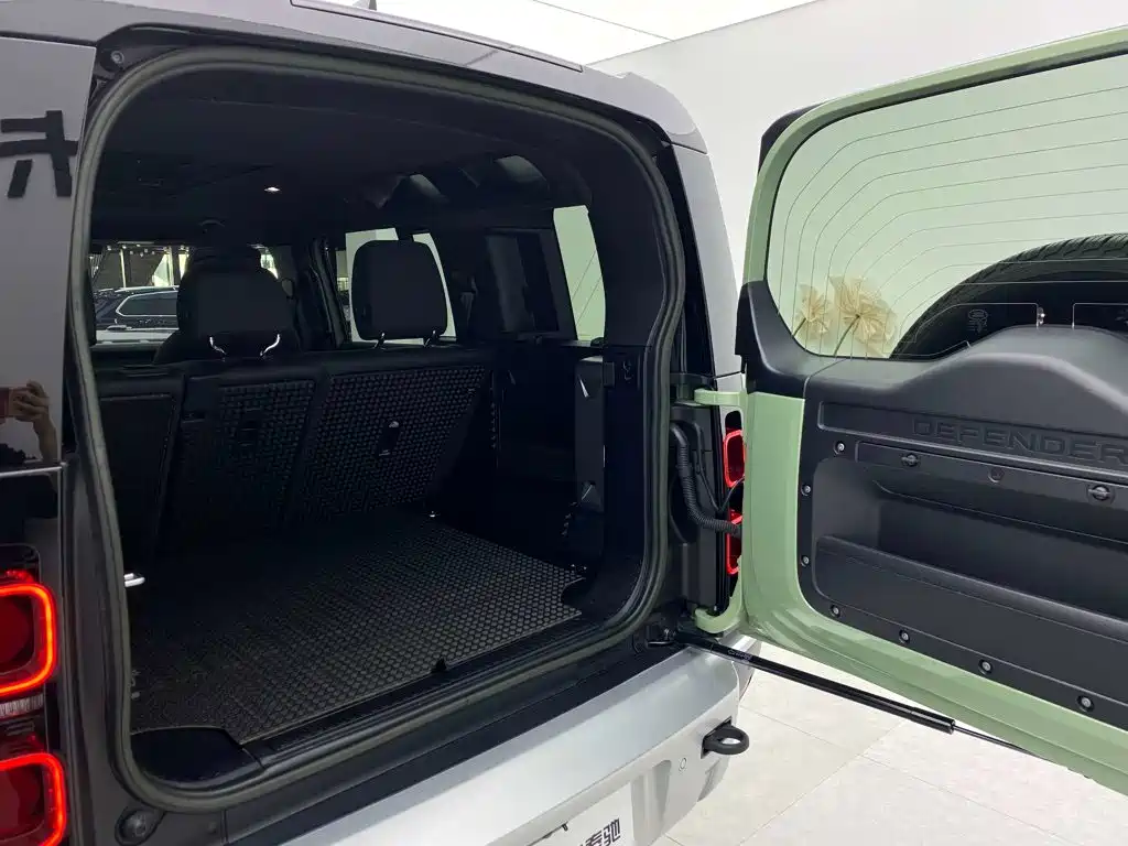 Land Rover Defender — миниатюра 37