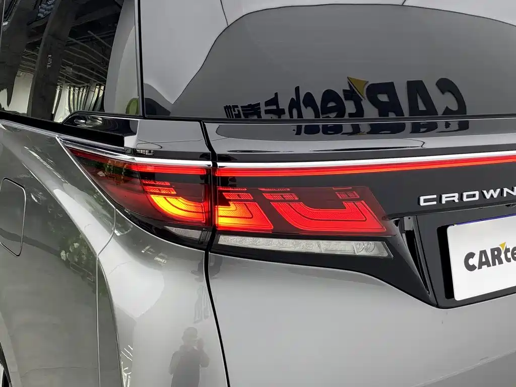 Toyota Vellfire — миниатюра 7