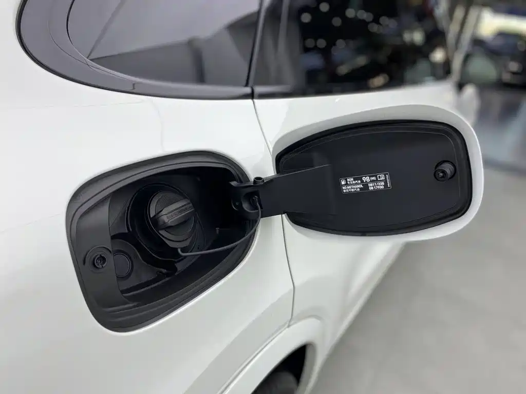 Porsche Cayenne — миниатюра 8