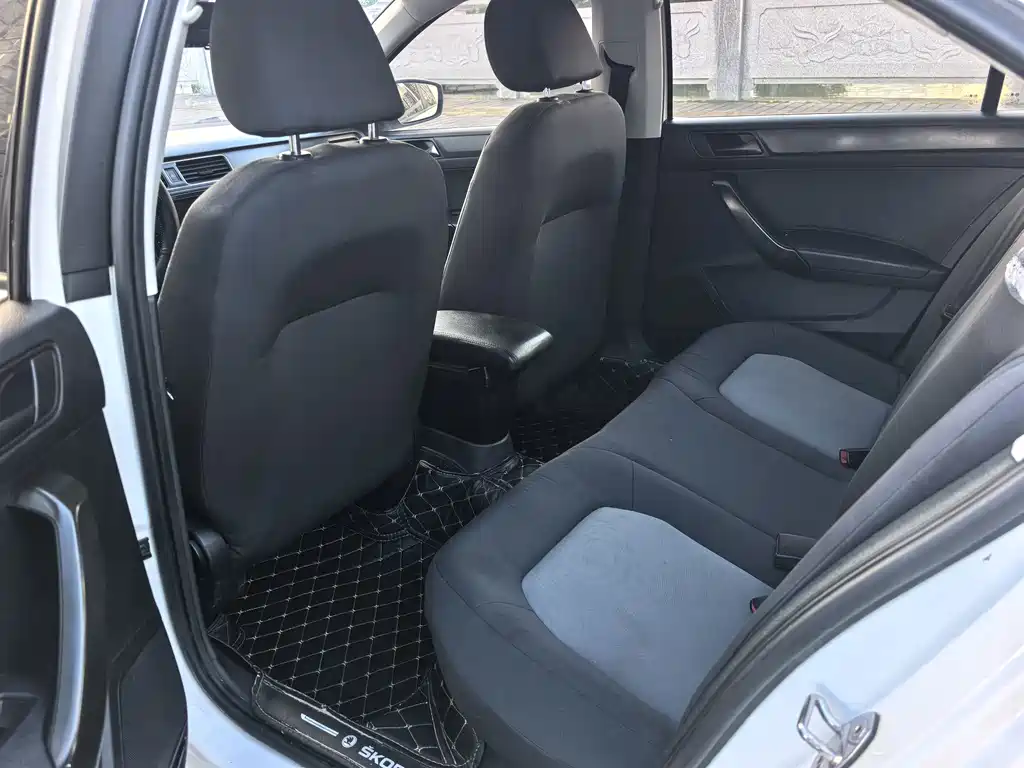 Skoda Rapid — миниатюра 11
