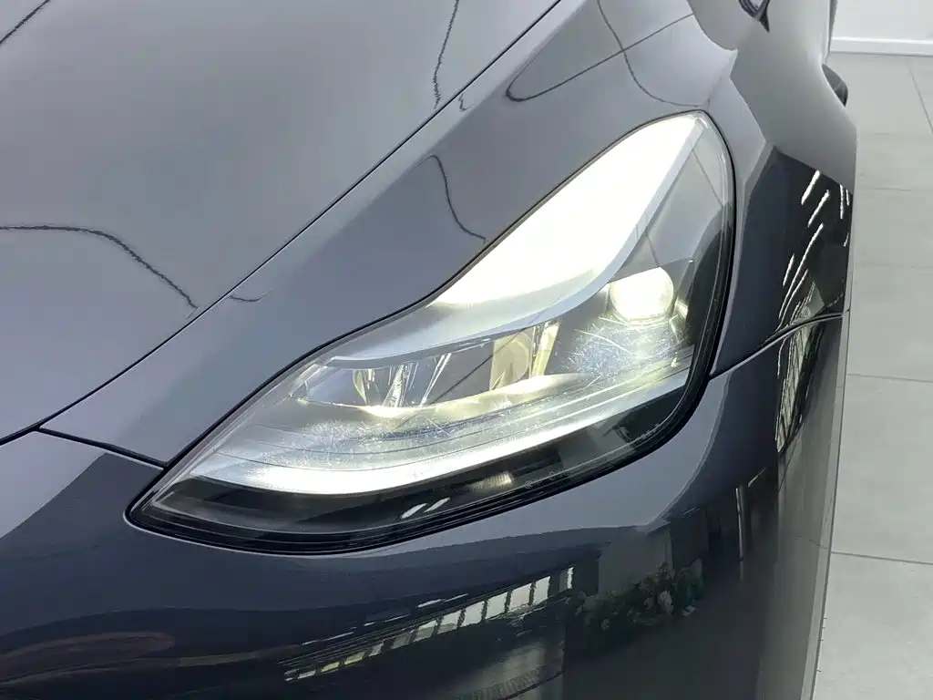 Tesla Model Y — миниатюра 5