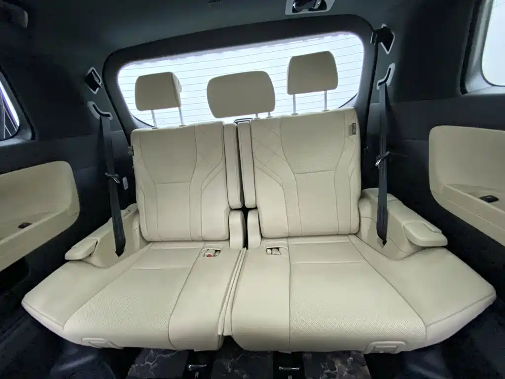 Toyota Alphard — миниатюра 32