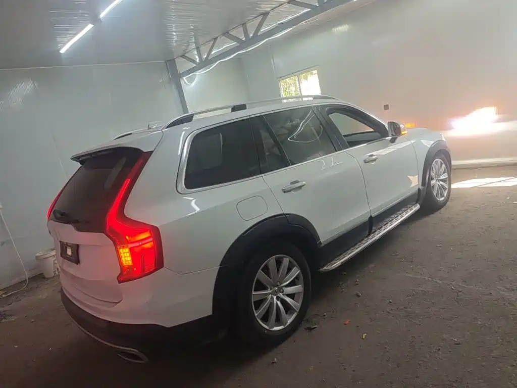 Volvo XC90 — миниатюра 7