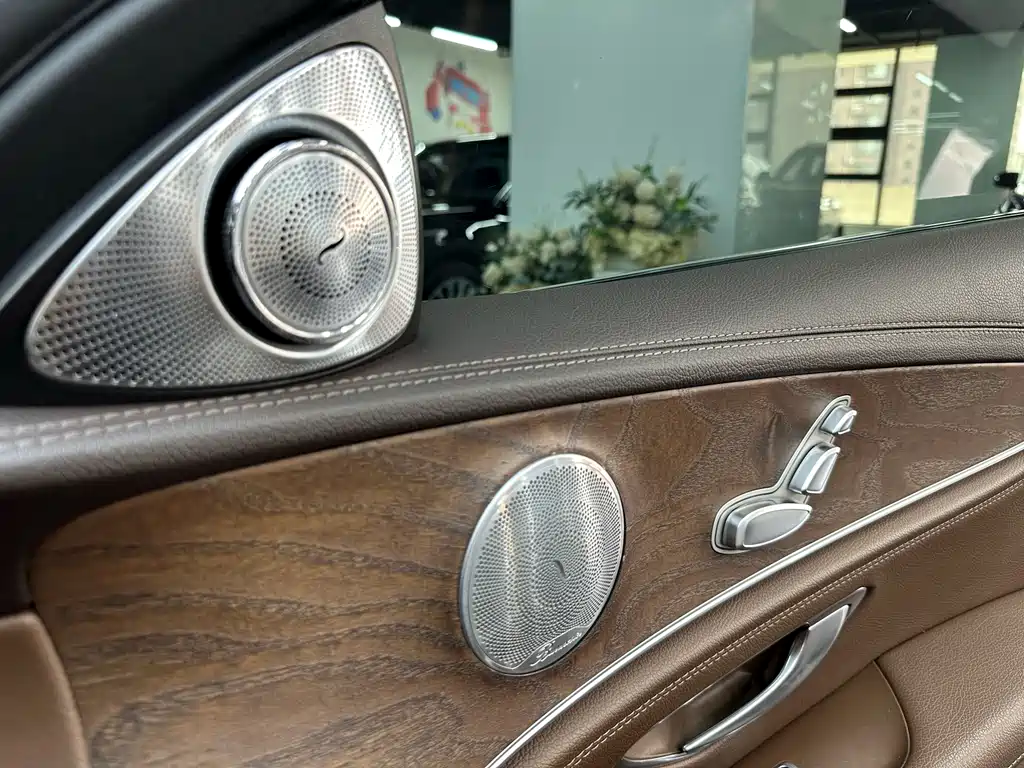 Mercedes-Benz E-Class — миниатюра 14