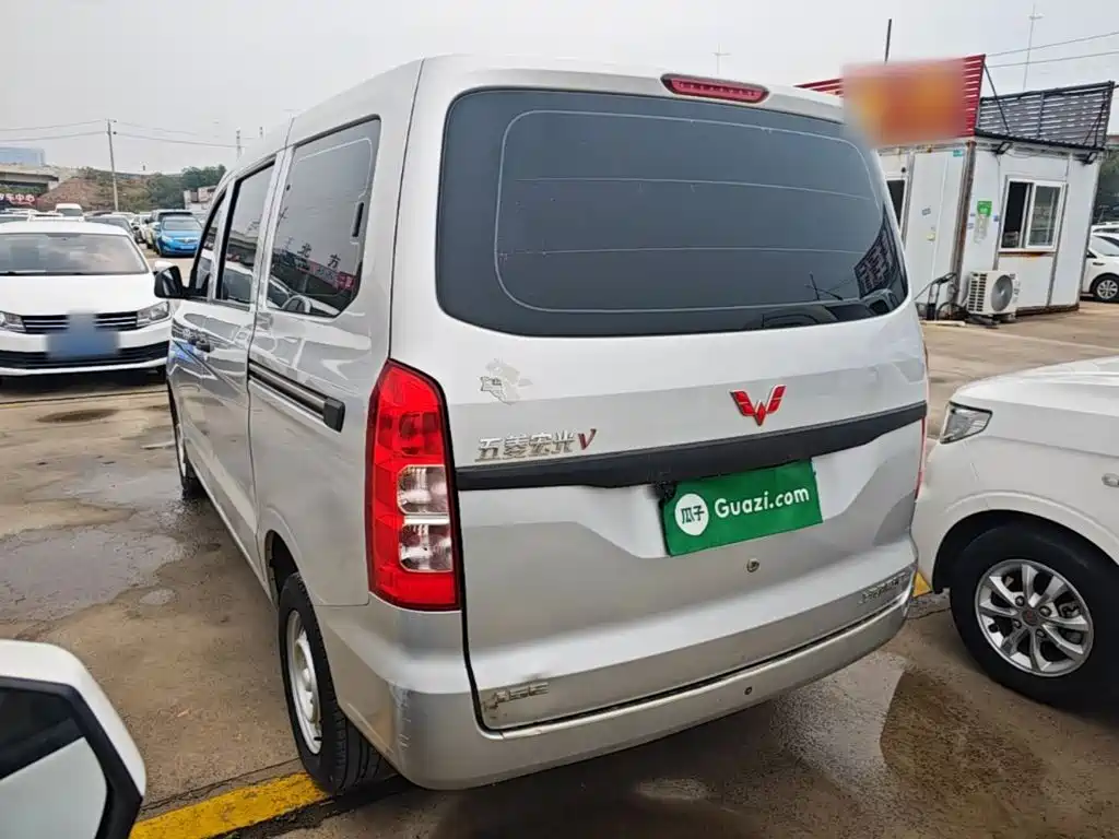 Wuling Hongguang V — миниатюра 5
