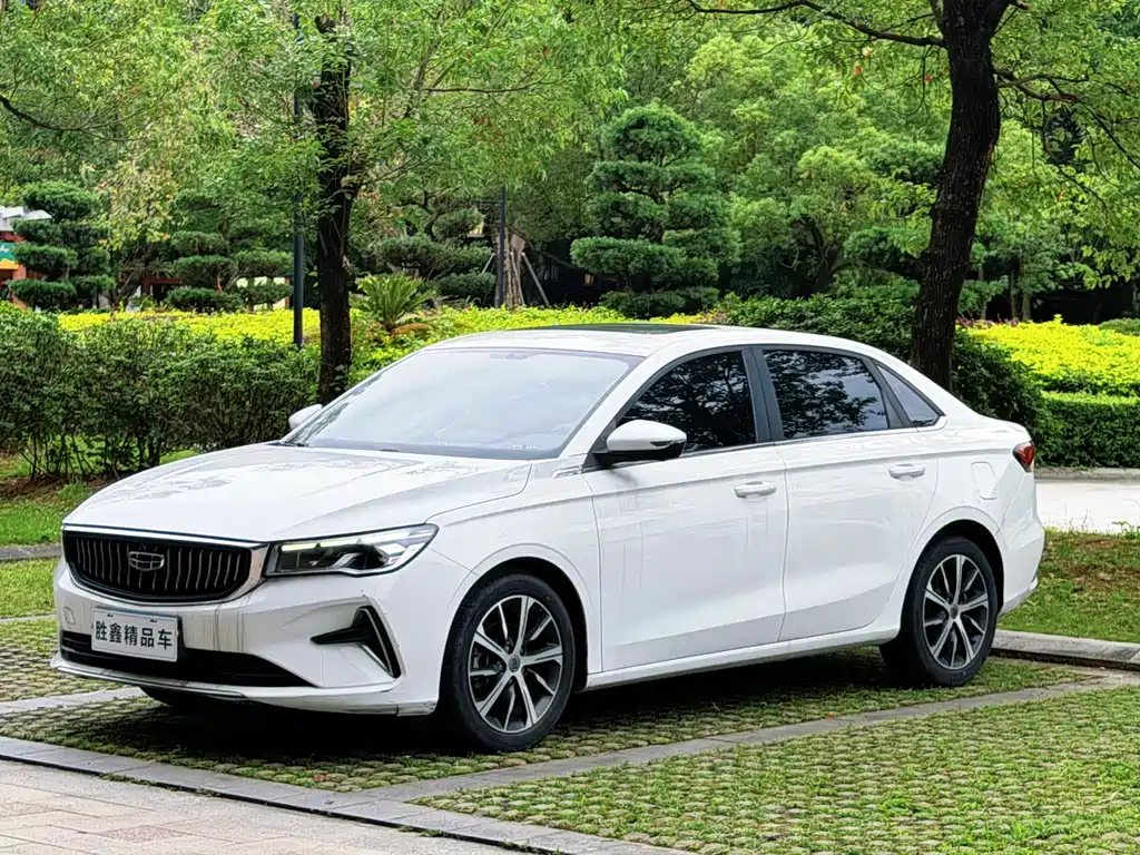 Geely Emgrand 2022