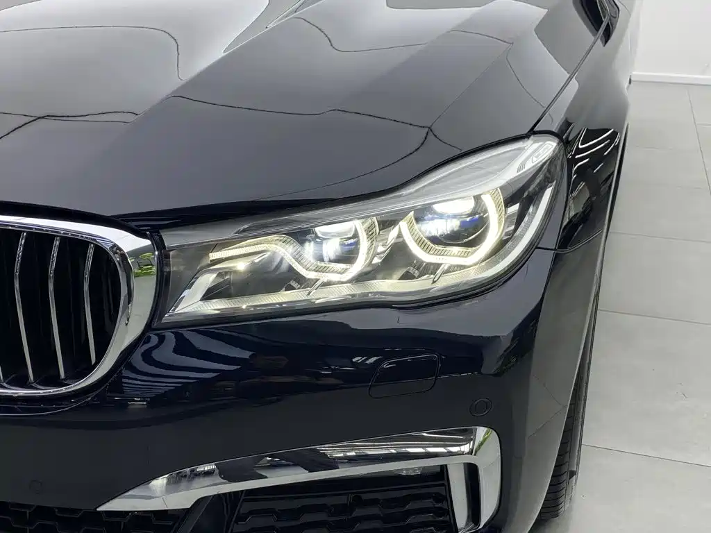 BMW 7 Series — миниатюра 5